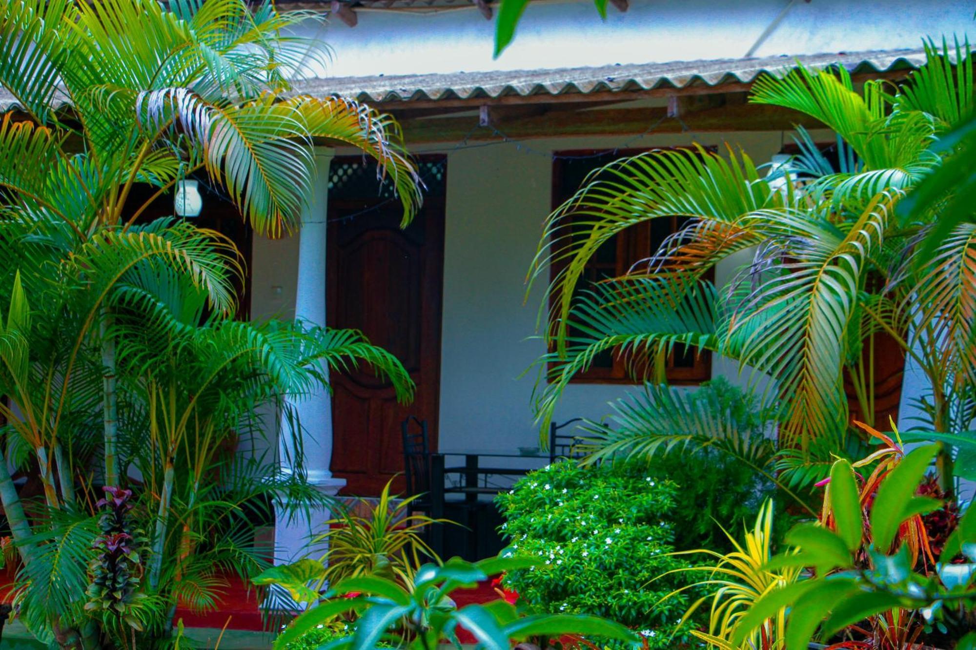 Chanaka Holiday Inn Sigiriya Exterior foto